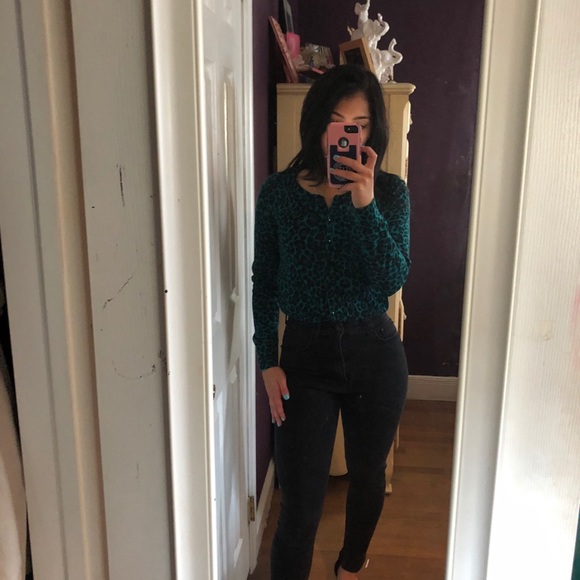 Blue cheetah sweater - Picture 5 of 7